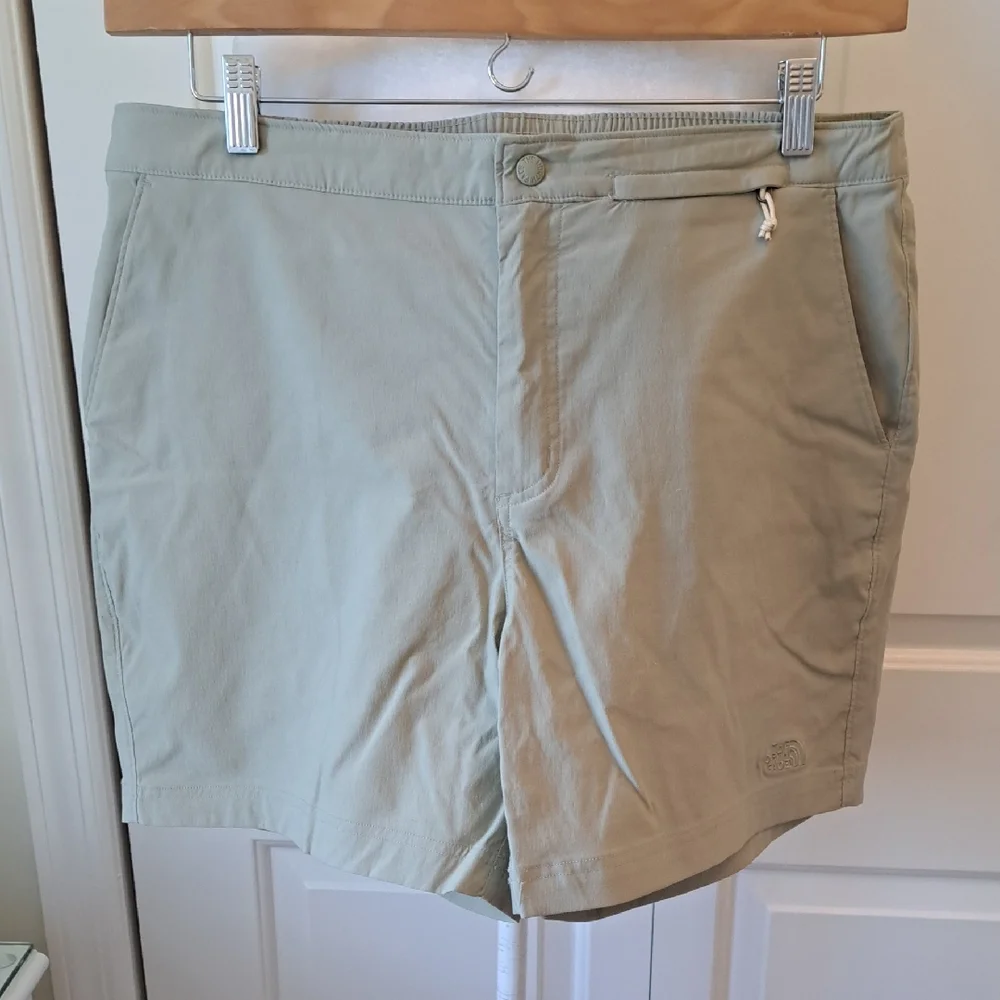 NWOT The North‎ Face Mens Performance Athletic/Hiking/Gym Sage 6.5